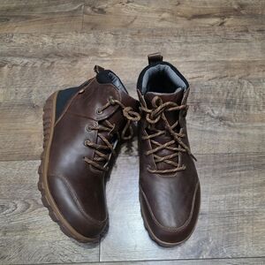 BOGS Leather  Waterproof  Mens Size 10 Boots